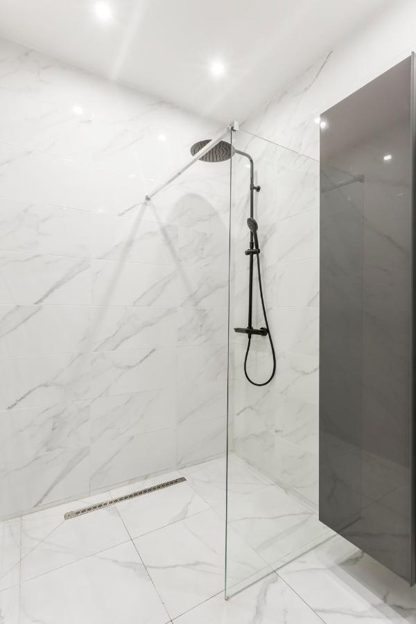 פריז 180 Suite Eden, Luxury Apt At Sacre Coeur מראה חיצוני תמונה